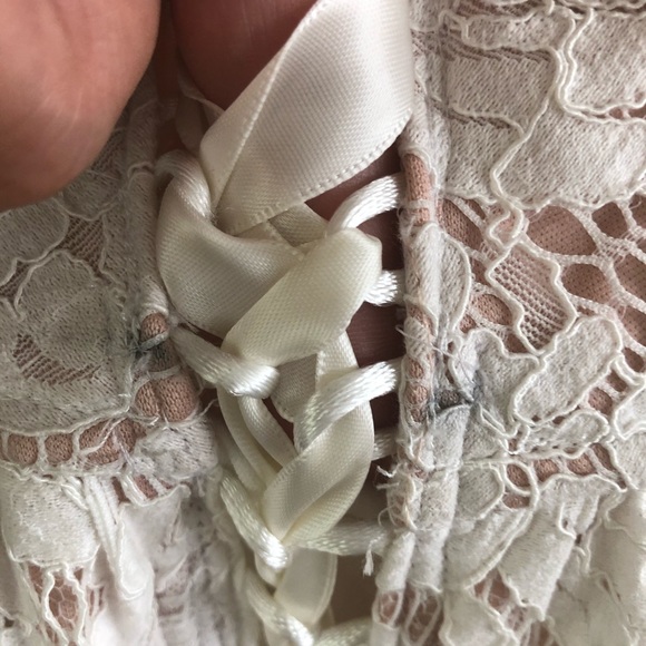 Lulu’s white lace dress - Picture 4 of 14